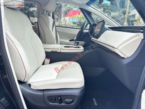 Xe Lexus LM 500h 2025