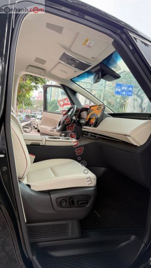 Xe Lexus LM 500h 2025
