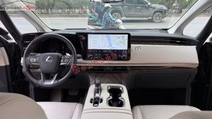 Xe Lexus LM 500h 2025