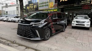 Xe Lexus LM 500h 2025