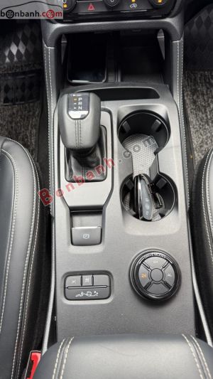 Xe Ford Everest Platinum 2.0L 4x4 AT 2025