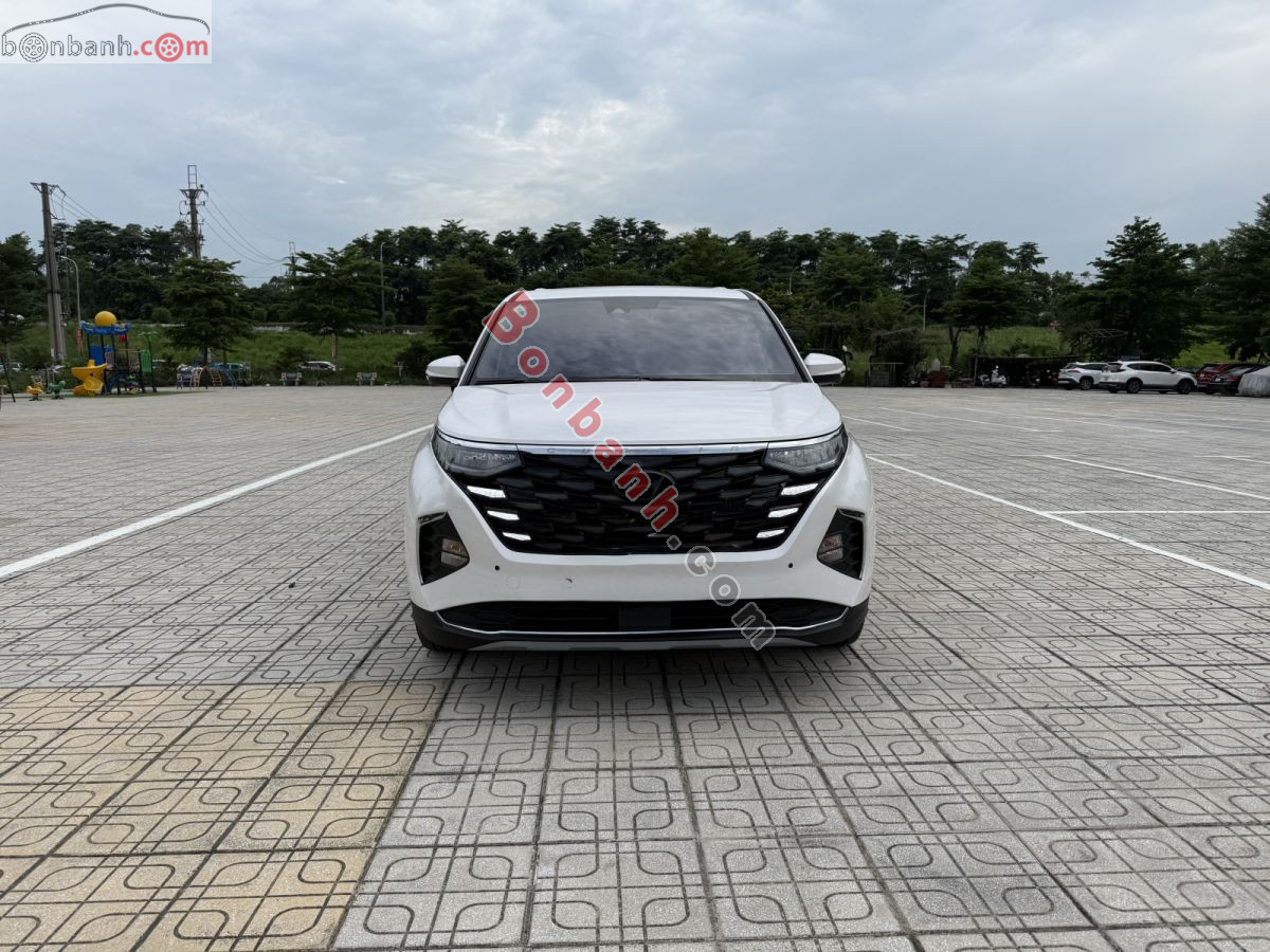 Hyundai Custin Cao Cấp 2.0T 2024